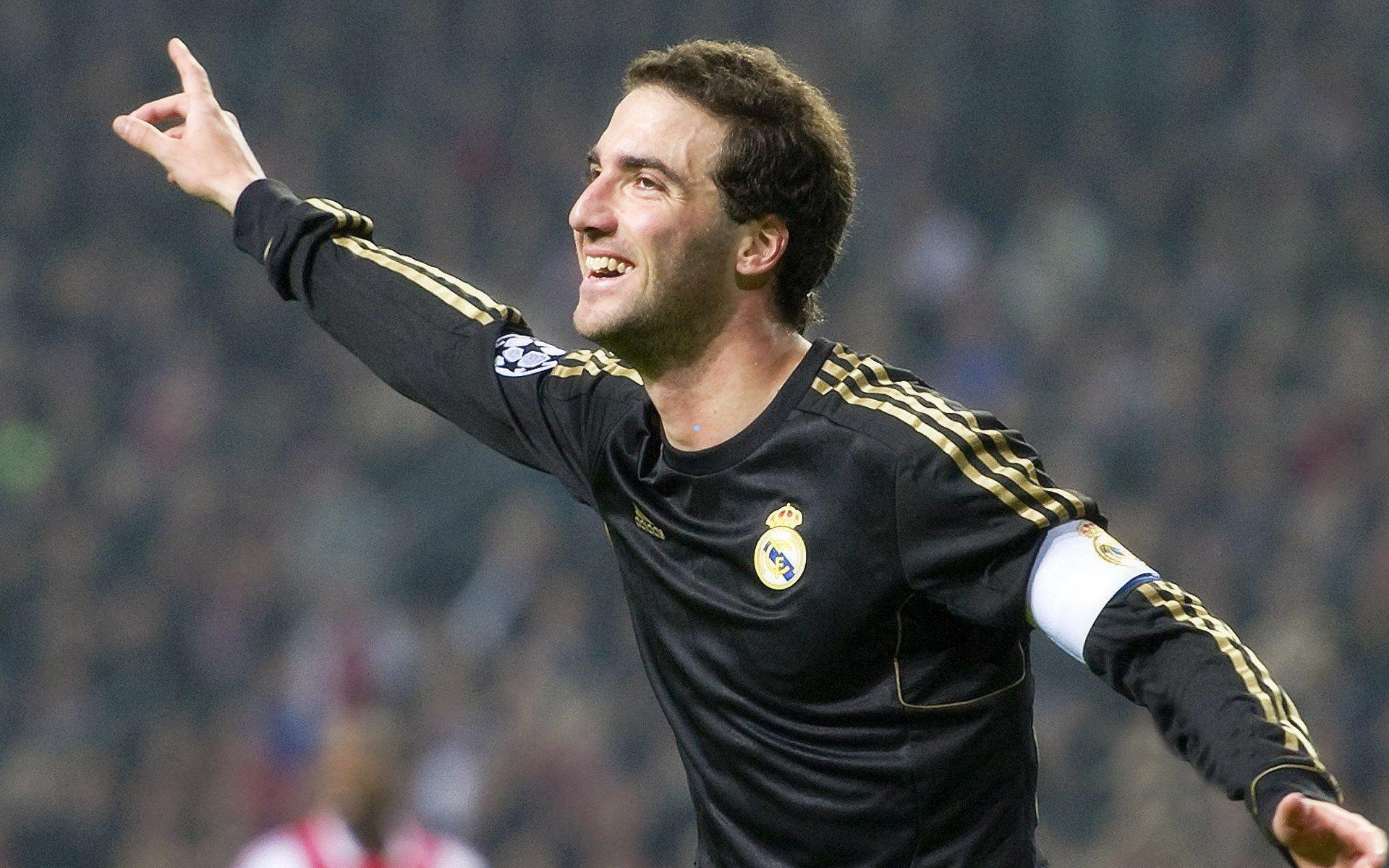 爱游戏_意甲焦点对决，克雷莫内塞迎战卡利亚里，瓦尔迪与奥代罗领衔首发，米纳扎帕双双出战