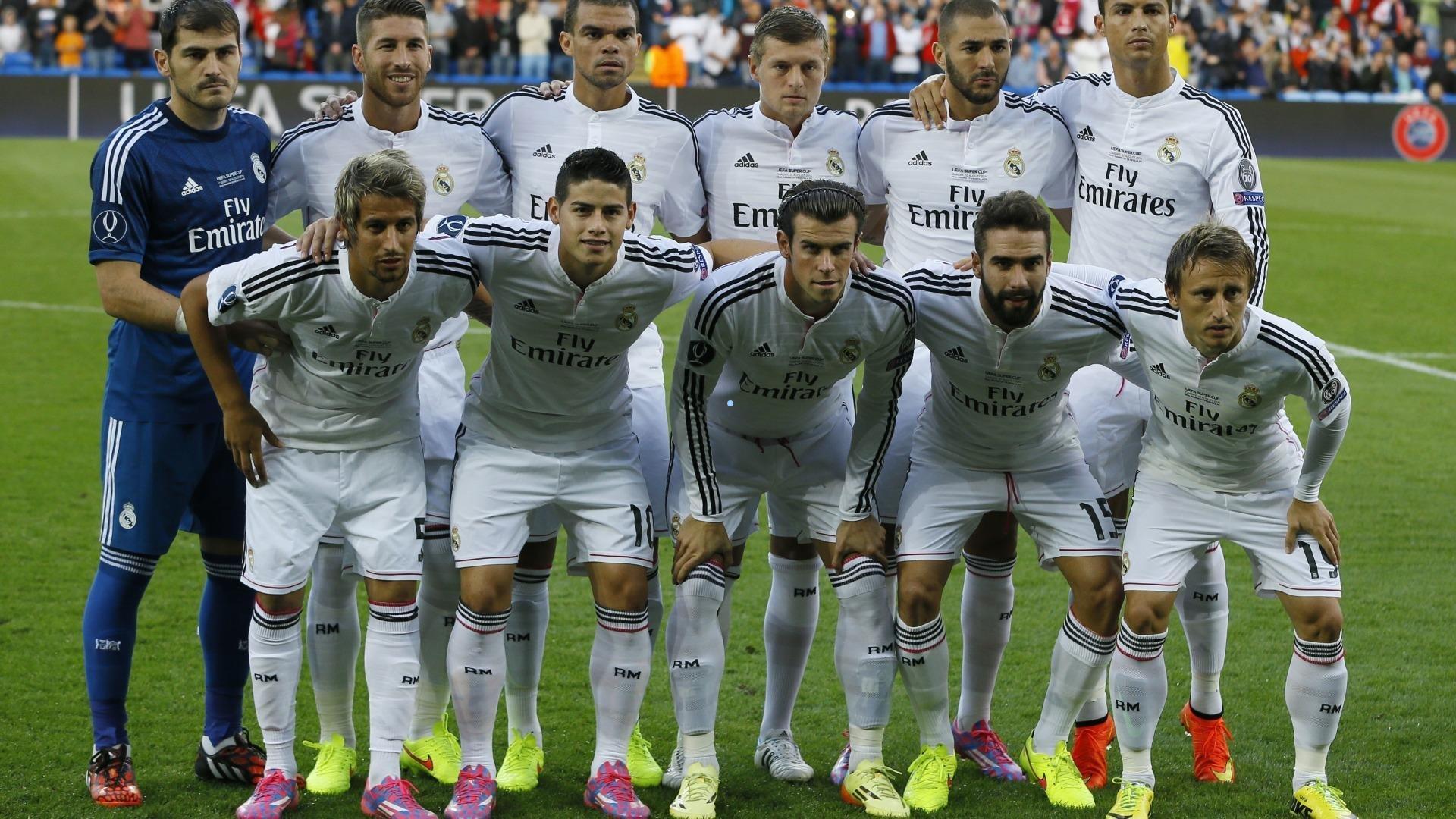 莱万半场诡异乌龙引爆社交媒体 布拉格斯拉维亚创意P图招安引热议