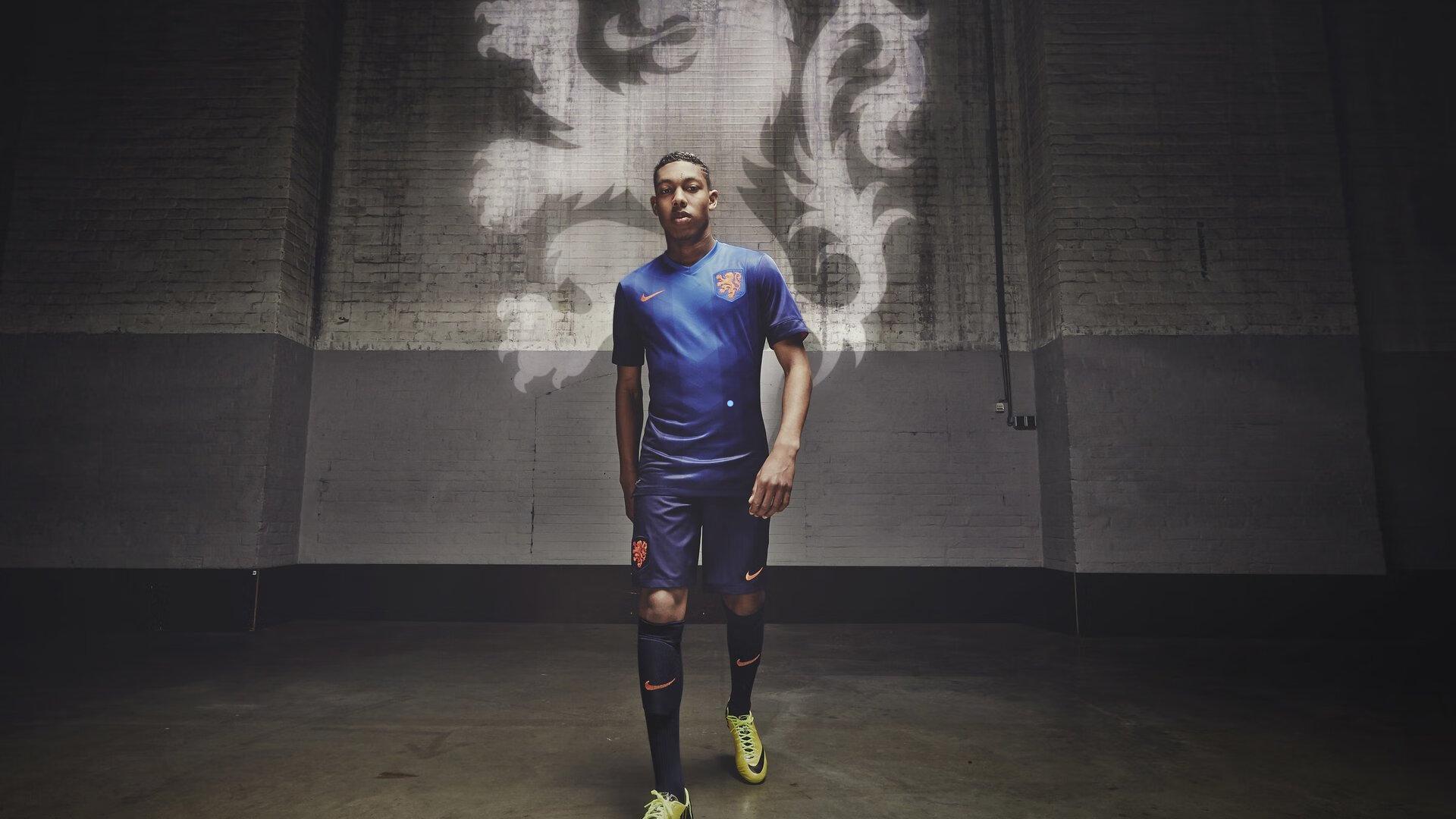 传奇再启,牛仔塞罗尼2025年重返UFC八角笼赛场