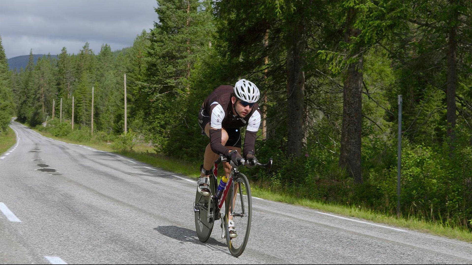 传奇再启,牛仔塞罗尼2025年重返UFC八角笼赛场