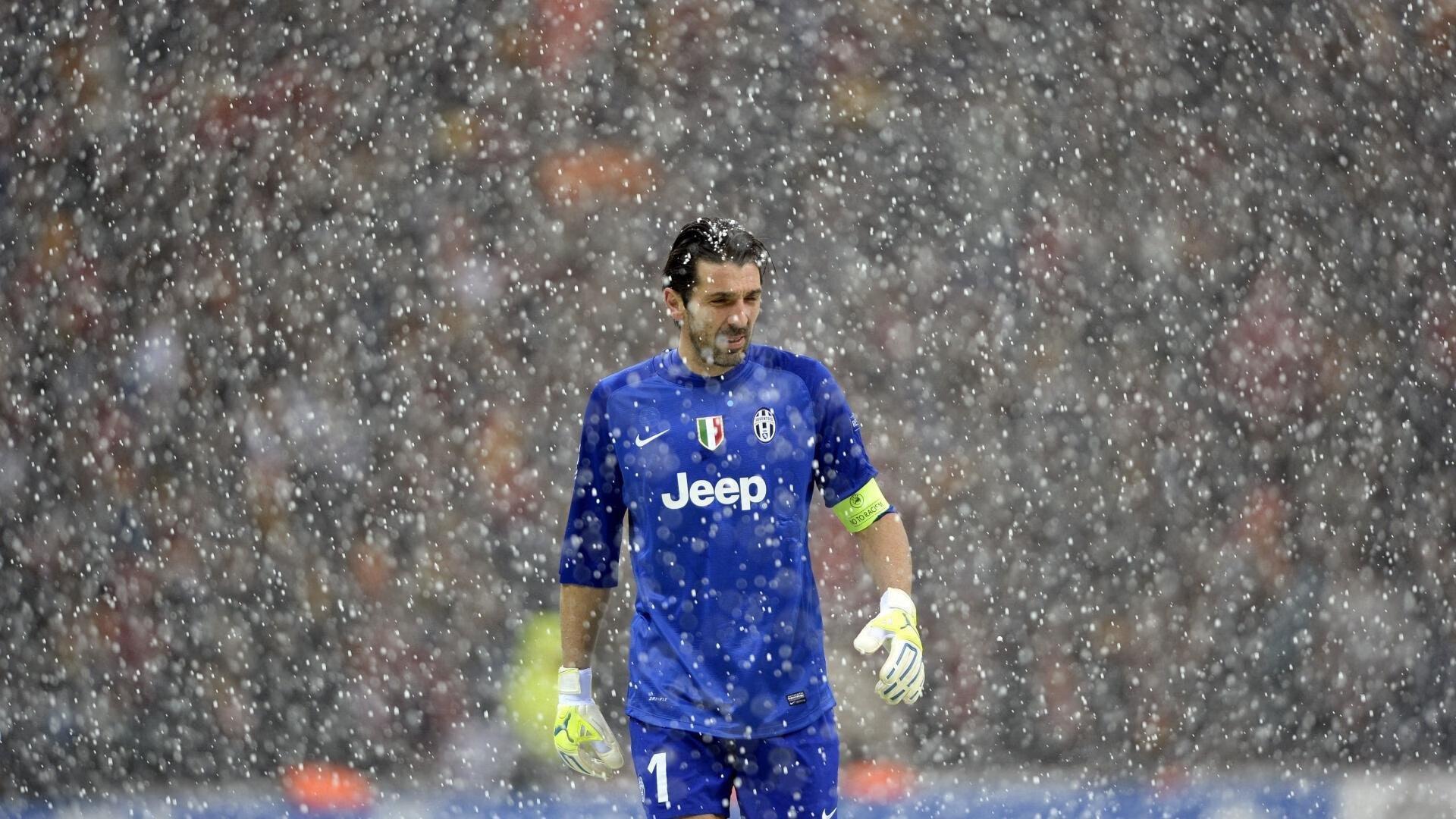 拜仁慕尼黑酝酿中场变革，考虑回购身体怪兽阿塞科替代格雷茨卡